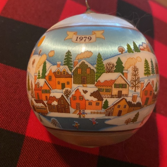 Vintage Christmas hallmark ornament 1979 “the love filled home” - Picture 6 of 7